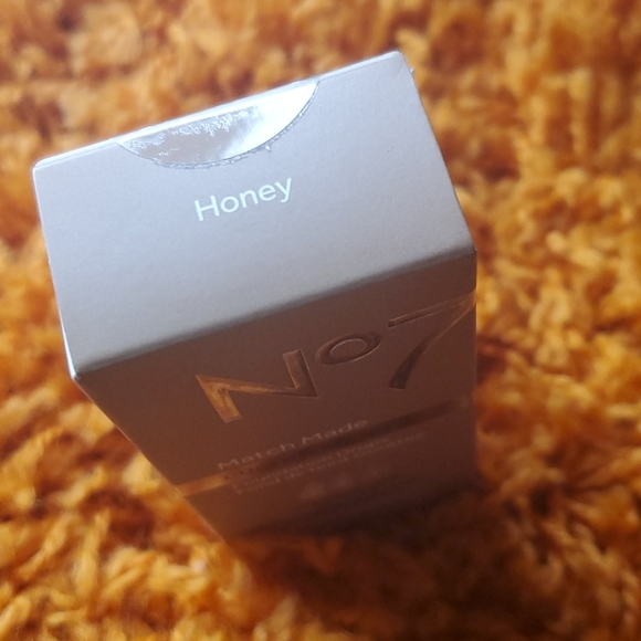 No. 7 MatchMade Premium Foundation drops - Picture 3 of 13